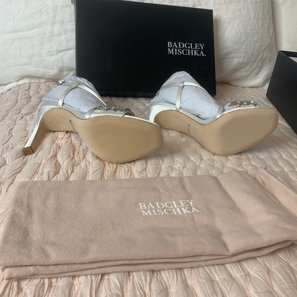 Badgley Mischka Elana sandal, NWT, 6, wedding - Picture 5 of 9
